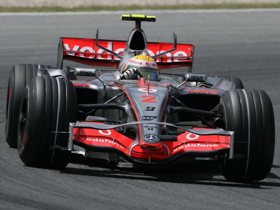  McLaren Mercedes-Benz MP4-22 2007 года  (фото 2 из 16)